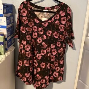 Brand New iris, V-neck tunic T-shirt by LulaRoe